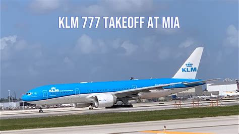 Boeing 777 .